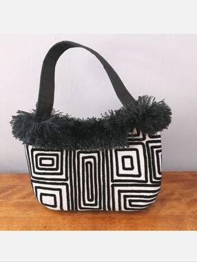 Bagolitas Black Velvet Fabric Geometric Thick Eyelash Fringe Handbag Purse EUC